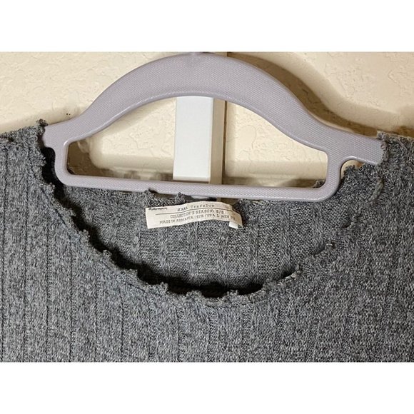 Zara Trafaluc Ruffle Trim Gray long‎ sleeve sweater Sz L - Picture 2 of 8